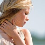 5 Ejercicios que alivian el dolor de cervicales