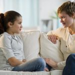 ¿Cuándo debería comenzar a hablar con mi hijo/a sobre el sexo y las relaciones?