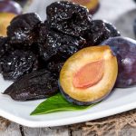 Comer ciruelas pasas ayuda a preservar la densidad ósea