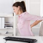 Hábitos que dañan tu espalda